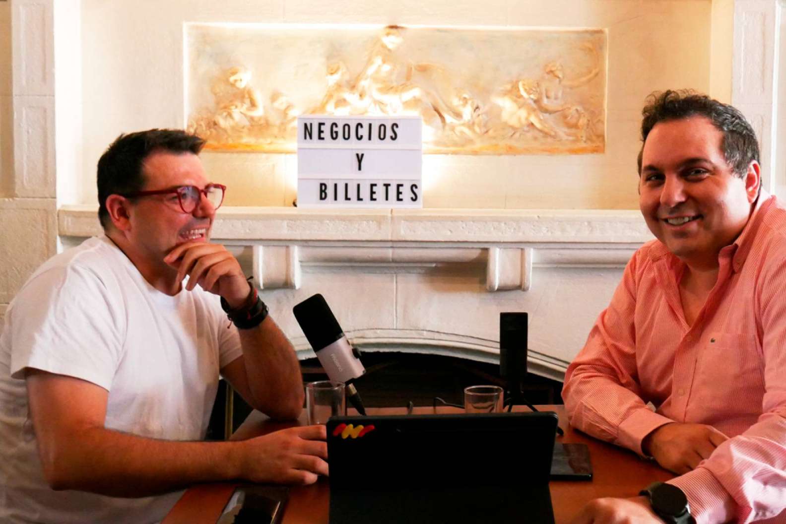 Negocios y Billetes, el podcast chileno que está cambiando la forma de hablar de finanzas para empresarios